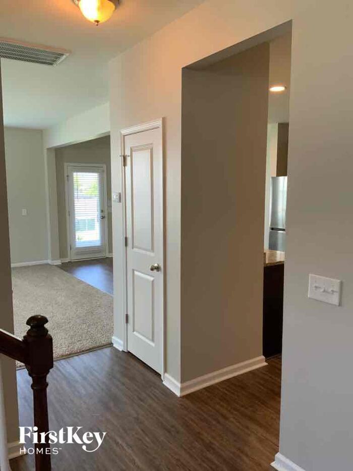 276 Oglethorpe Cir - Photo 3 of 17