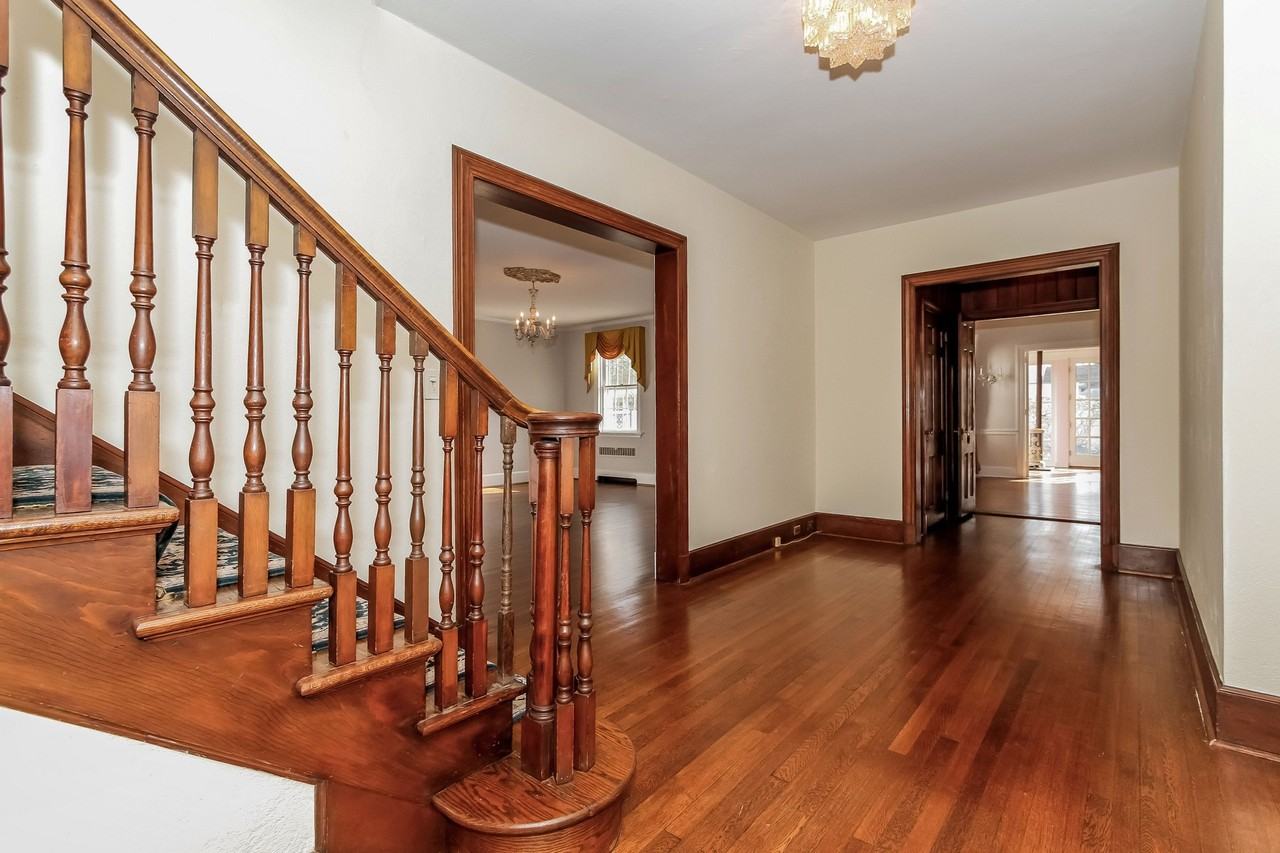 110 Tanglewylde Ave - Photo 2 of 31