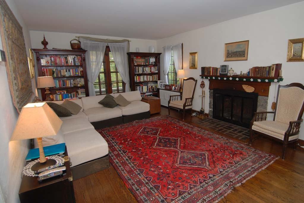 42 Vine Rd - Photo 2 of 17