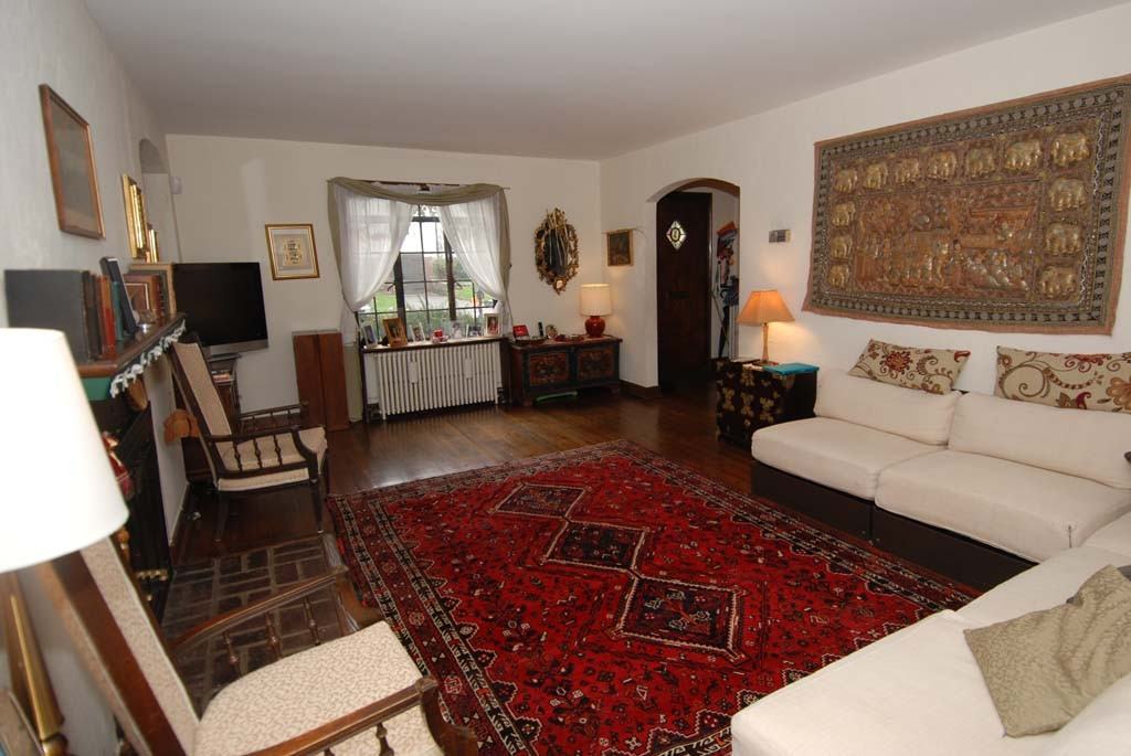 42 Vine Rd - Photo 3 of 17