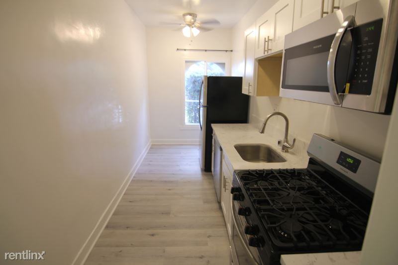 1623 N Mariposa Ave - Photo 3 of 17