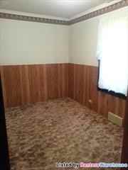 1627 Greeley Ave N - Photo 3 of 15