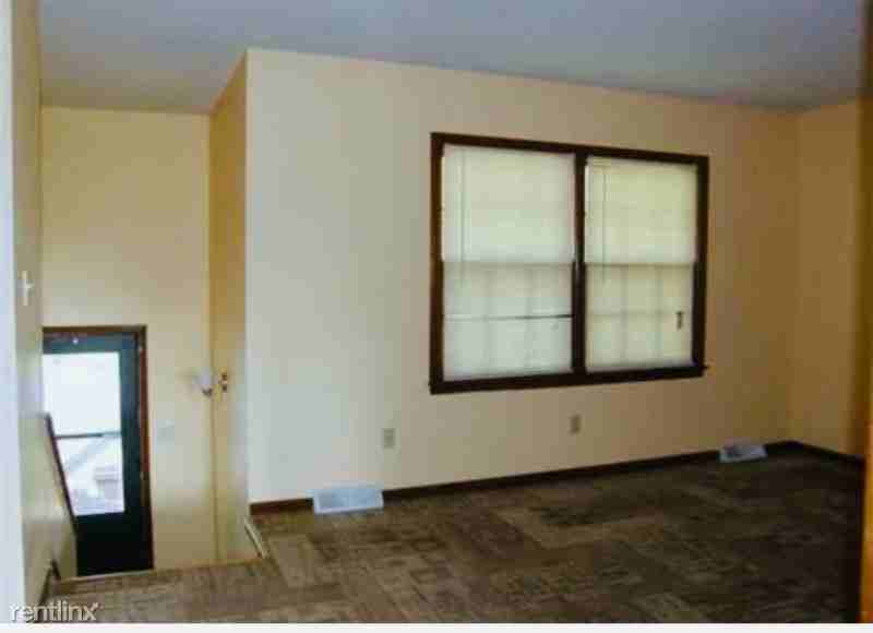320 S 72nd St - Photo 3 of 9