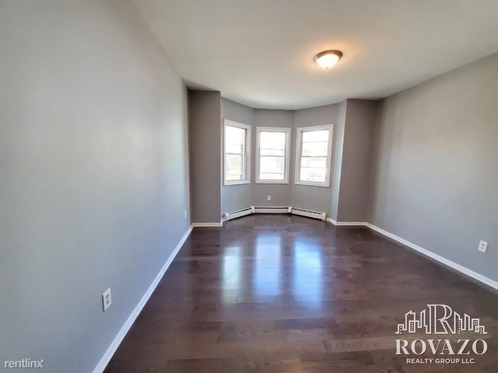 294 S 7th St - Photo 3 of 6