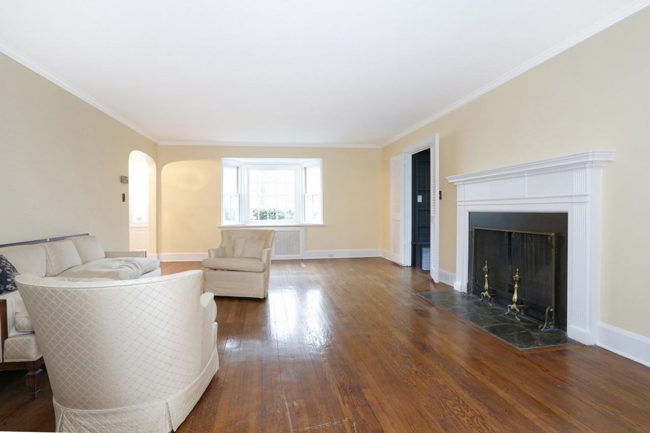 4 Columbus Cir - Photo 3 of 27