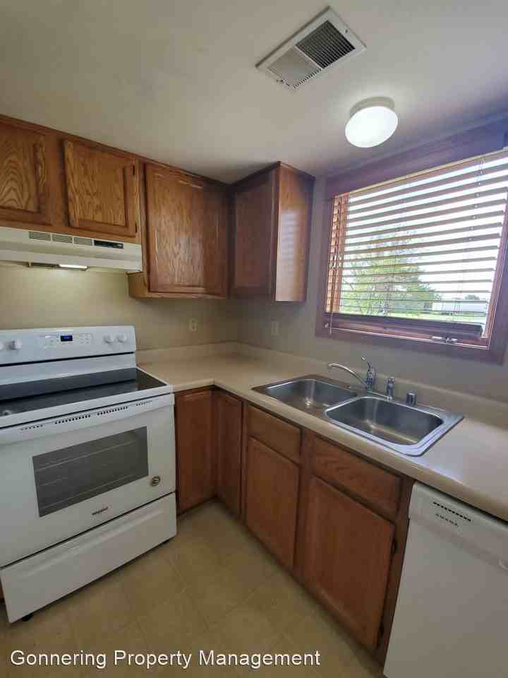 Westview: 5409 - 5415 45th St. - Photo 2 of 17