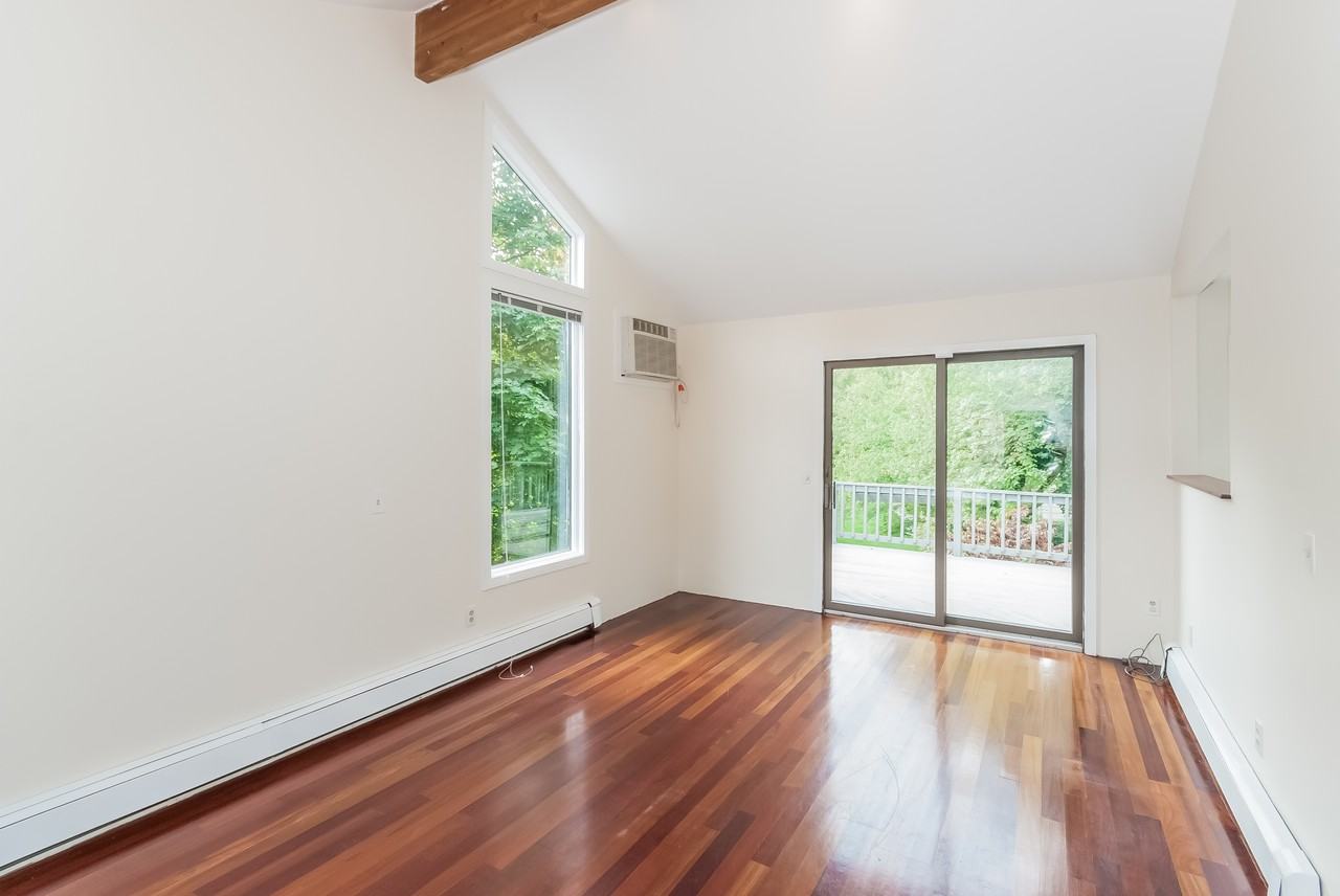 15 Grumman Ave - Photo 2 of 24