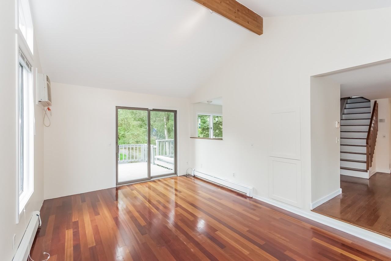 15 Grumman Ave - Photo 3 of 24