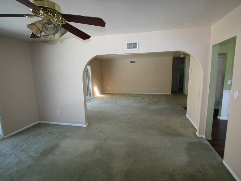 607 Ridgefield Dr - Photo 3 of 15