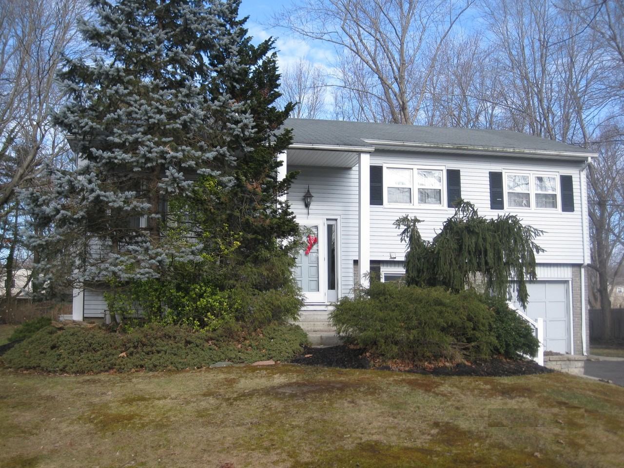 7 Pinehurst Dr - Photo 2 of 14