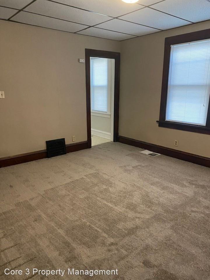 702 N Oak - Photo 3 of 7