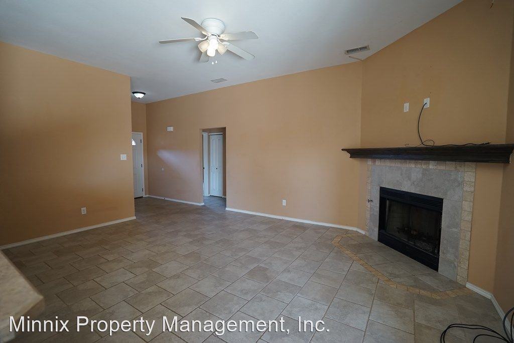 1320 E Dormard Ave - Photo 2 of 9