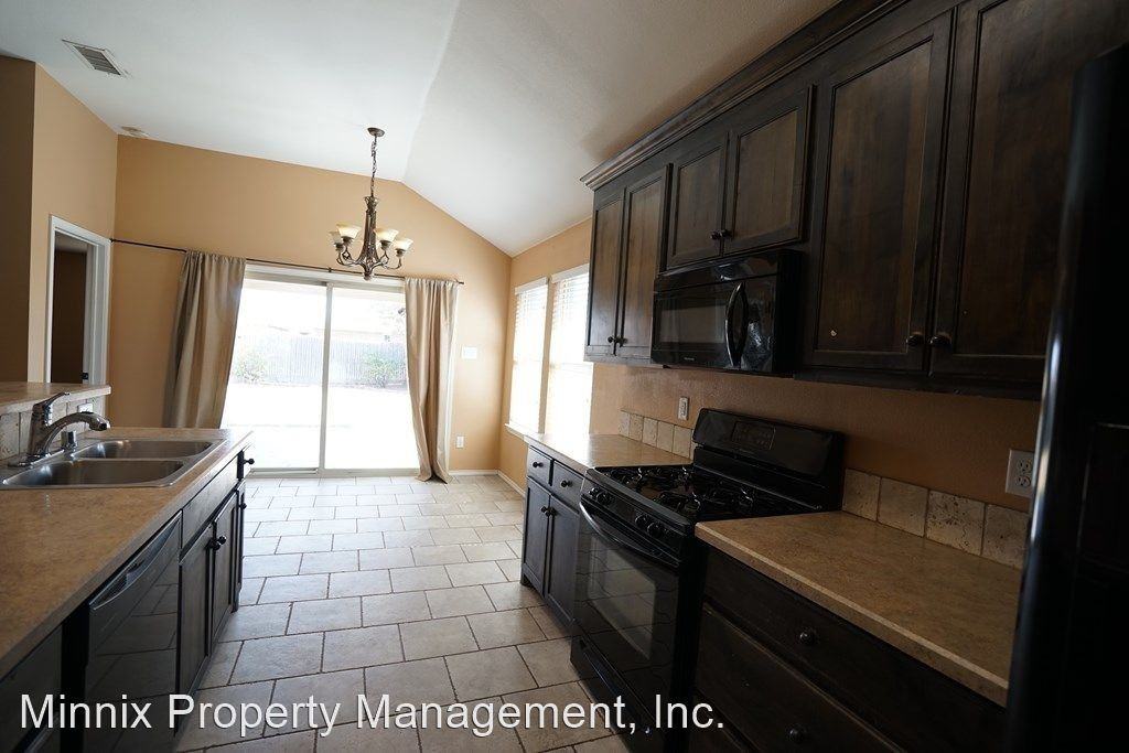 1320 E Dormard Ave - Photo 3 of 9