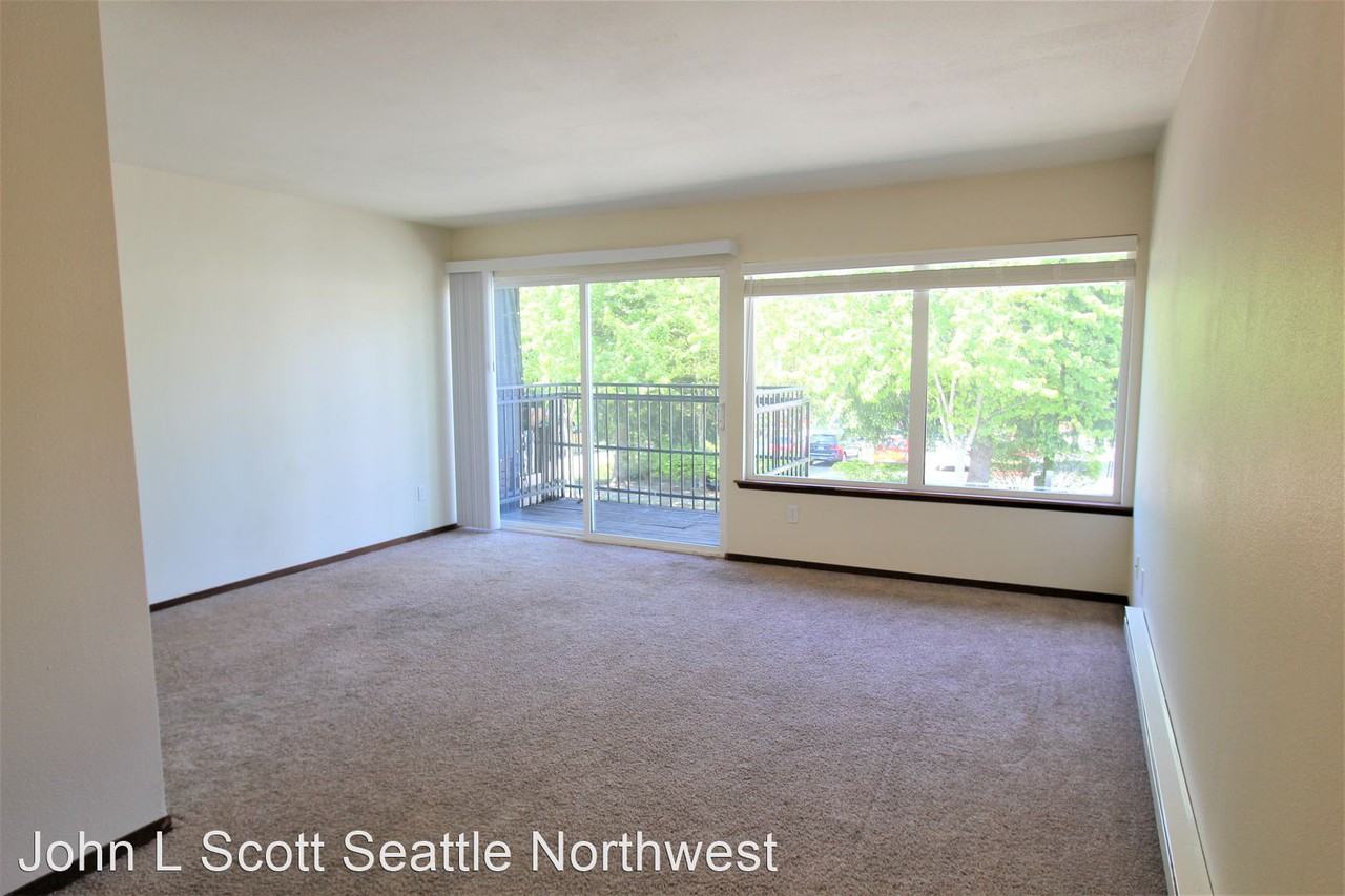 10106  NE 185th St - Photo 3 of 14