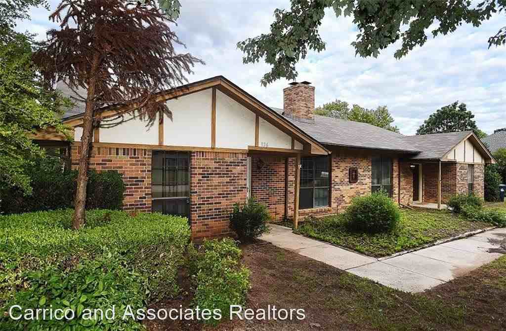 124 Hollyhill Ln - Photo 2 of 18