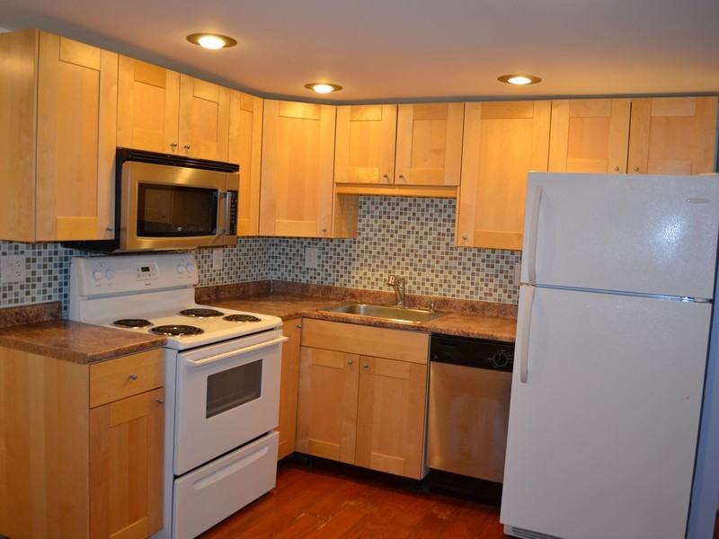 372 Bunker Hill St #1 - Photo 3 of 6