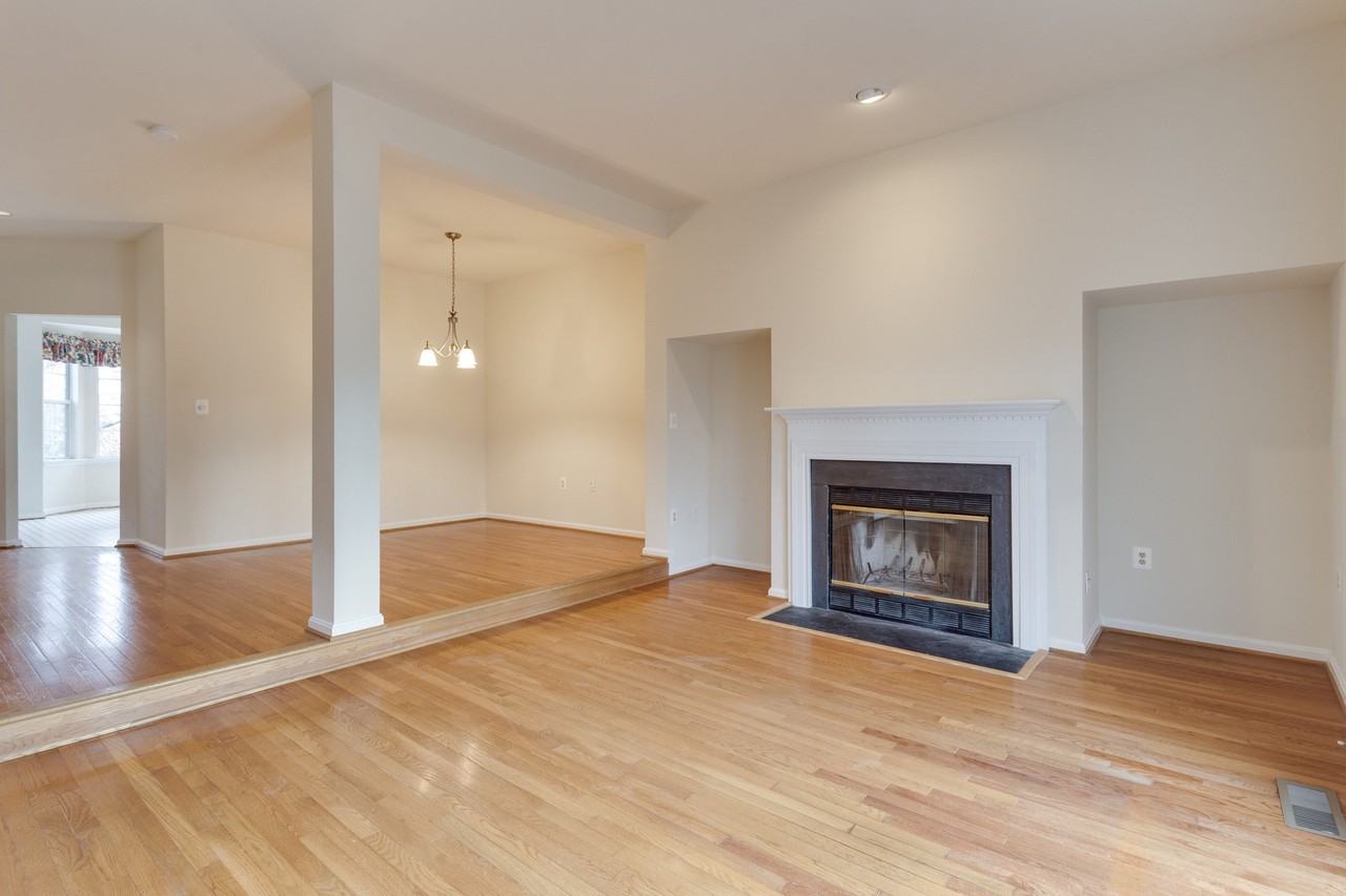 13046 Limestone Ct - Photo 3 of 10