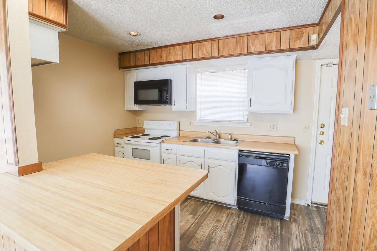 1300 Bagby Ave - Photo 2 of 7