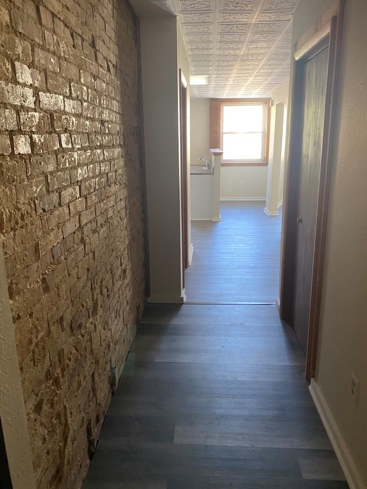 202 E Alder St - Photo 2 of 6