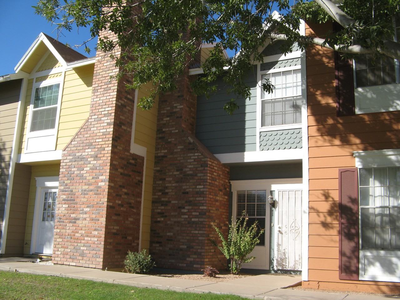 1970 N Hartford St #108