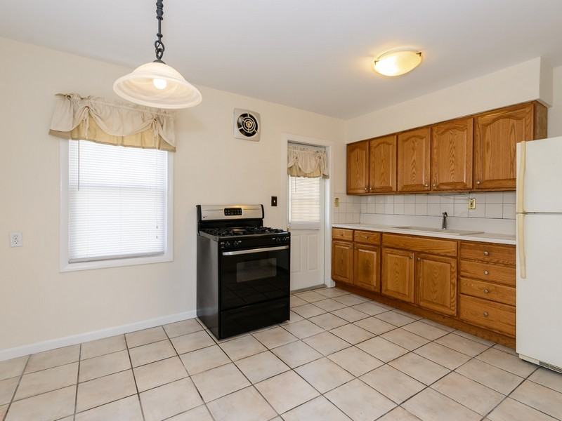 216 Albany Ave - Photo 2 of 12