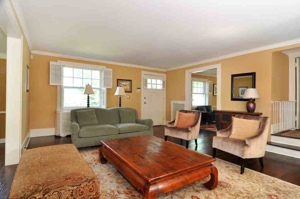 242 Eastland Ave - Photo 3 of 11