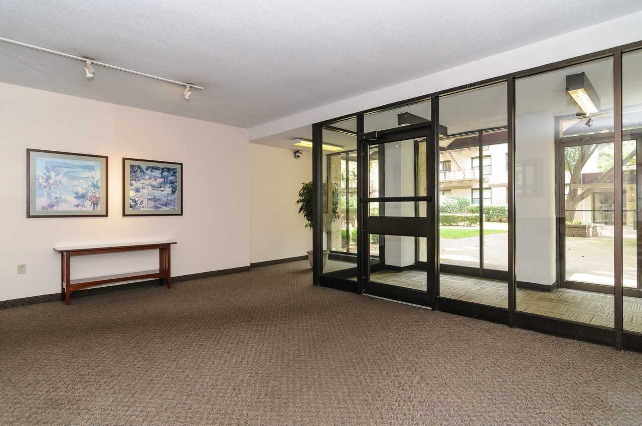 5 Birchwood Ct #1C1C - Photo 3 of 12