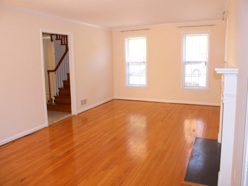 4200 48th Pl NW - Photo 3 of 18