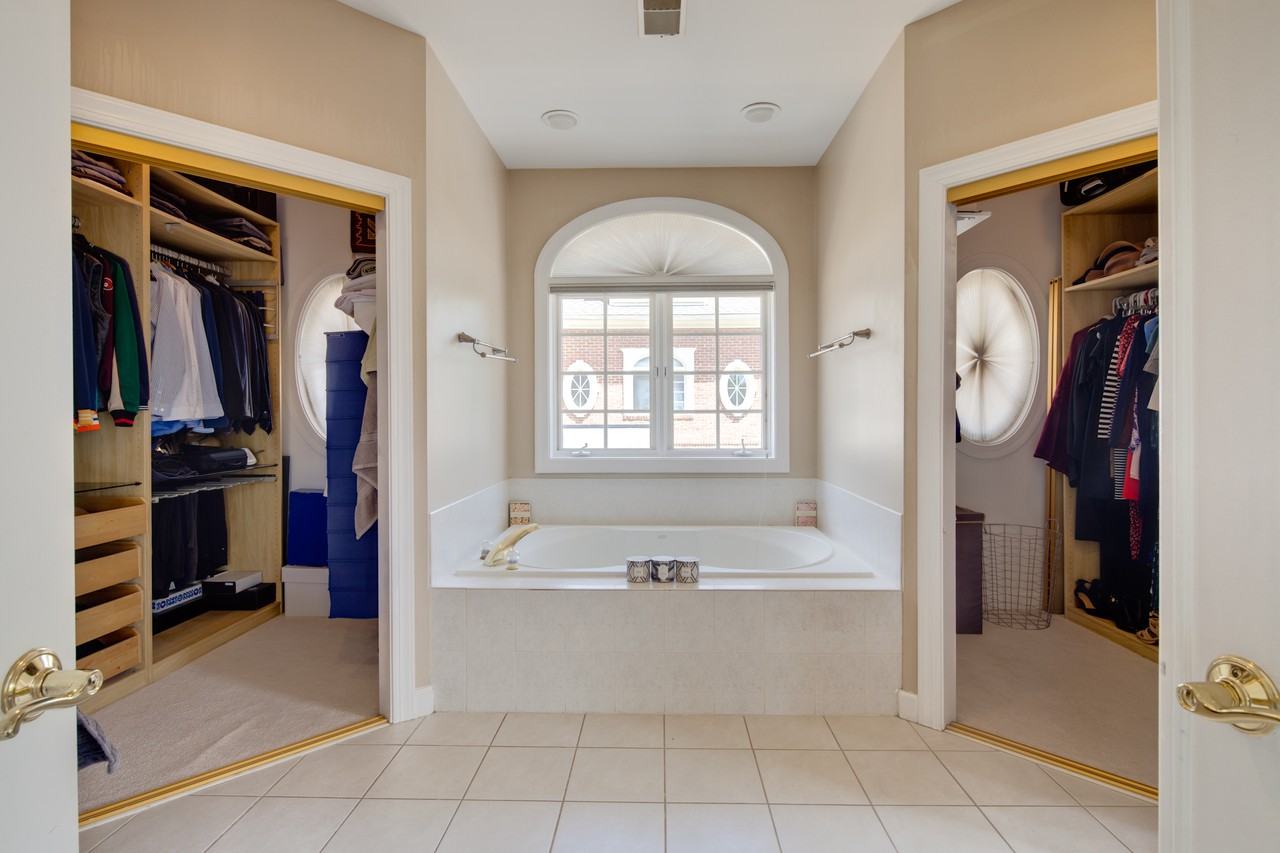1627 Seneca Ave #1 - Photo 2 of 22