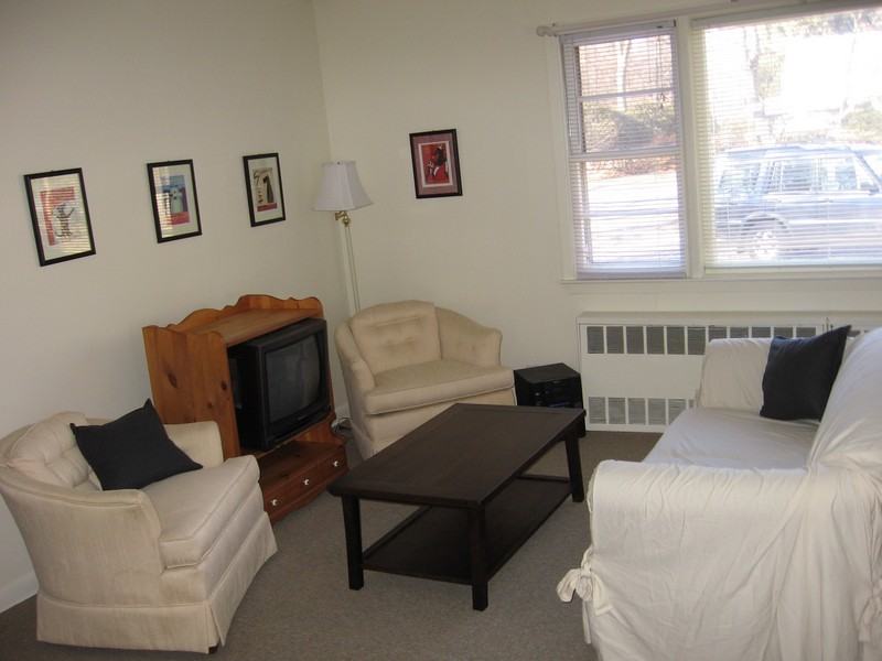 7 Jaspa Rd RENTED - Photo 2 of 10