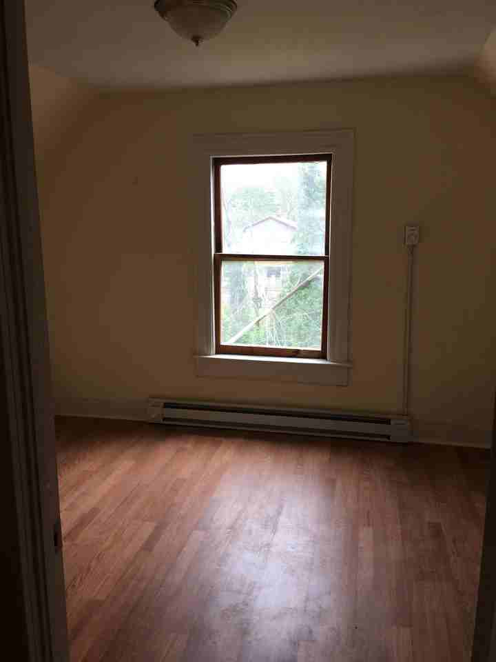 196 Frank St - Photo 3 of 22