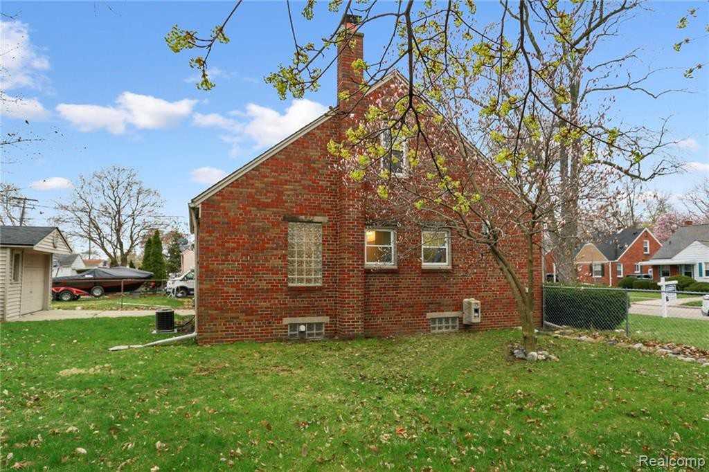 2052 Mayburn St - Photo 3 of 19