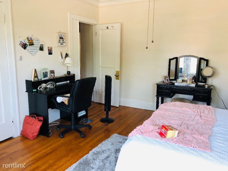 12203 12203 Clifton Blvd 32, Lakewood, OH 44107 Bedroom