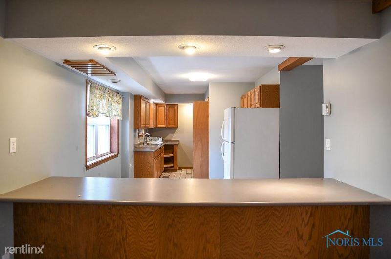 101 S Main St - Photo 2 of 13