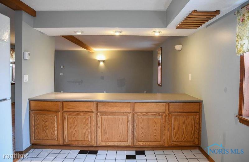 101 S Main St - Photo 3 of 13