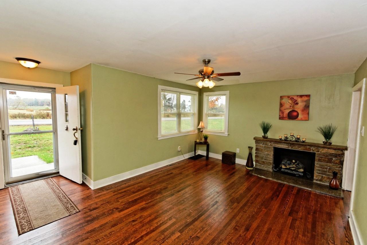 860 Grooms Rd - Photo 3 of 10