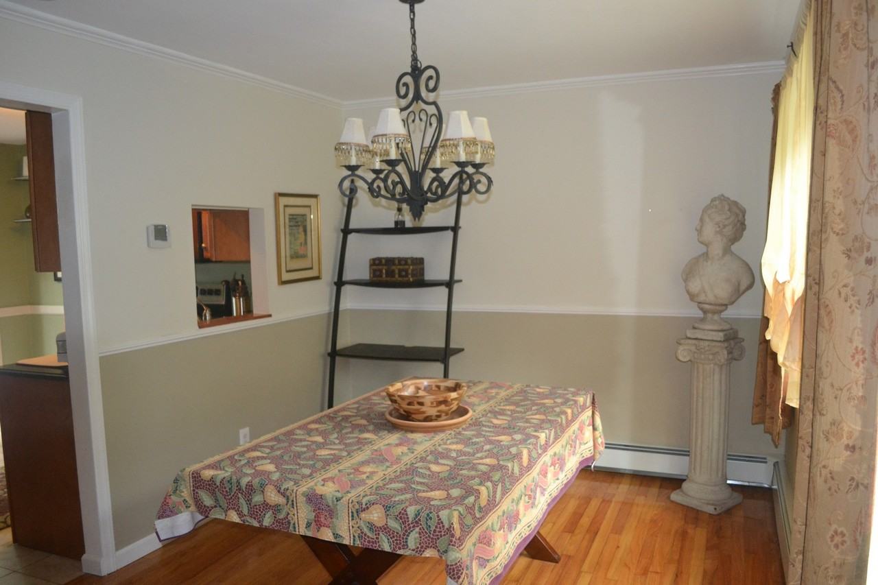 27 Bay Dr W - Photo 2 of 13