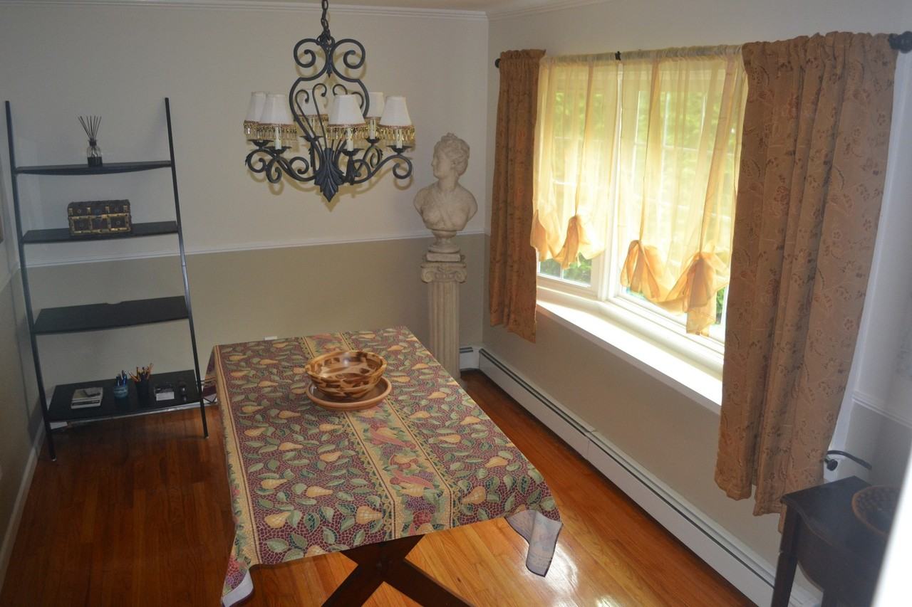 27 Bay Dr W - Photo 3 of 13