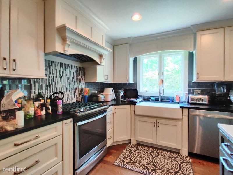 2327 University Ct - Photo 2 of 27