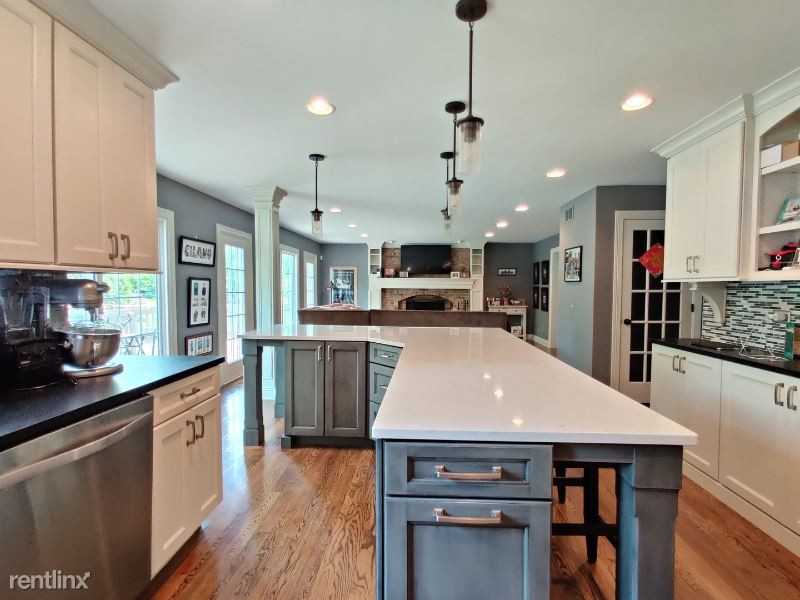 2327 University Ct - Photo 3 of 27