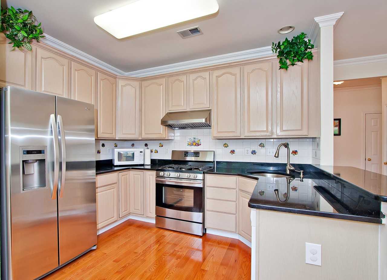 310 Wedgewood Rd - Photo 3 of 23