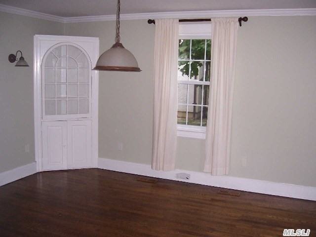 4 Bayside Ave - Photo 3 of 10