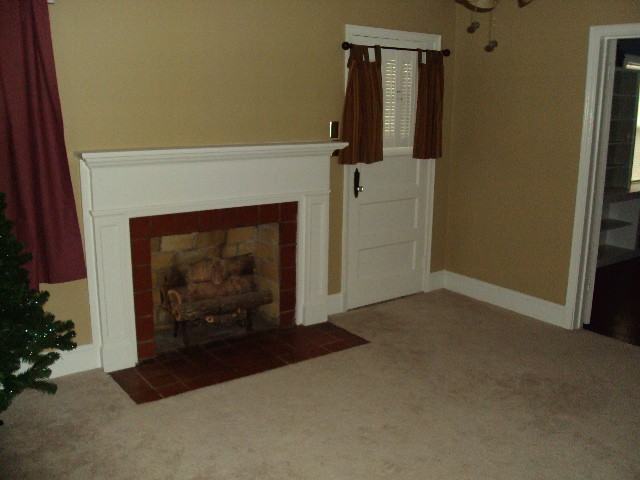 907 W Main St - Photo 2 of 13