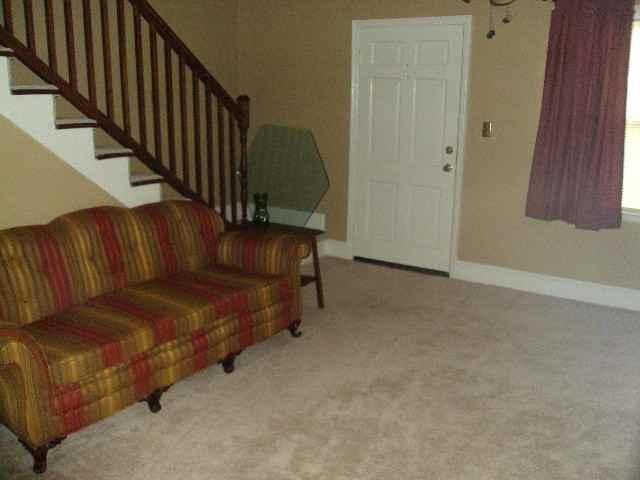 907 W Main St - Photo 3 of 13