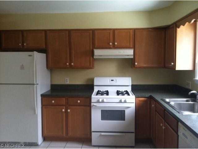 425 Bishop Rd - Photo 3 of 10