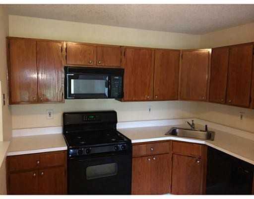 403 Lancaster Ct - Photo 2 of 12