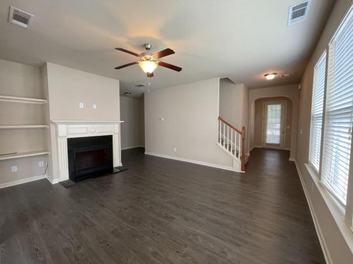 3879 Brockenhurst Dr - Photo 2 of 5