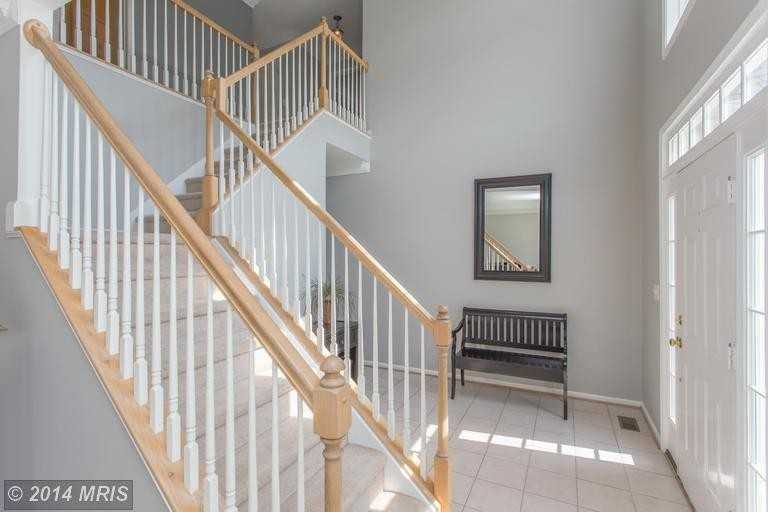 81 Tavern Rd - Photo 2 of 28