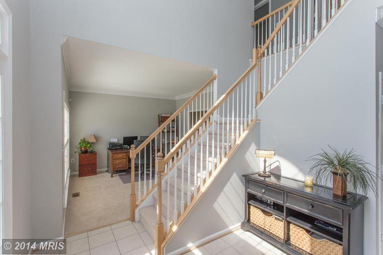 81 Tavern Rd - Photo 3 of 28