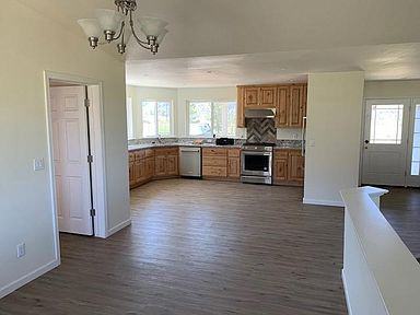 243 Cranney Ln - Photo 2 of 11